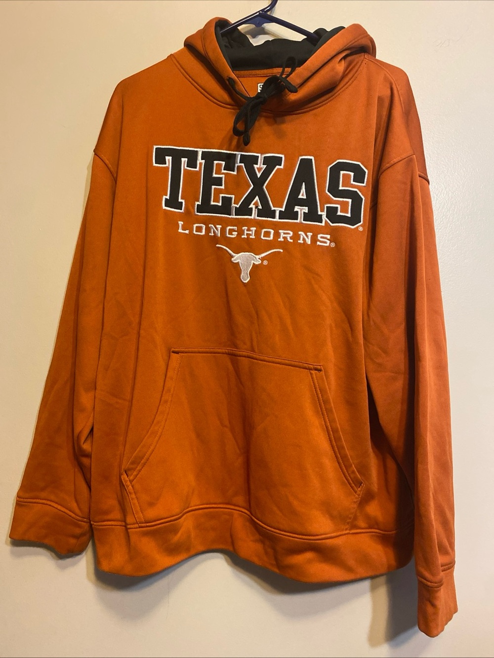Majestic Section 101  University Of Texas Longhorns Hoodie Size L.  embroidered